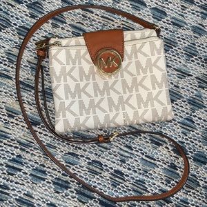 Michael Kors Cross Body!